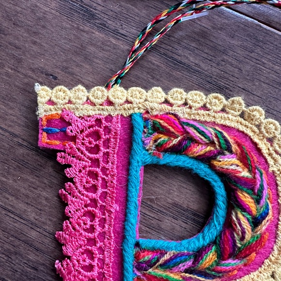 ⛄️ 50% off⛄️ Only ONE left!! Felt Letter P Ornament /Present Topper - Picture 3 of 4